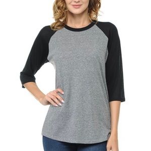🌺NEW🌺 Cali USA Gray & Black Raglan Tee🌺